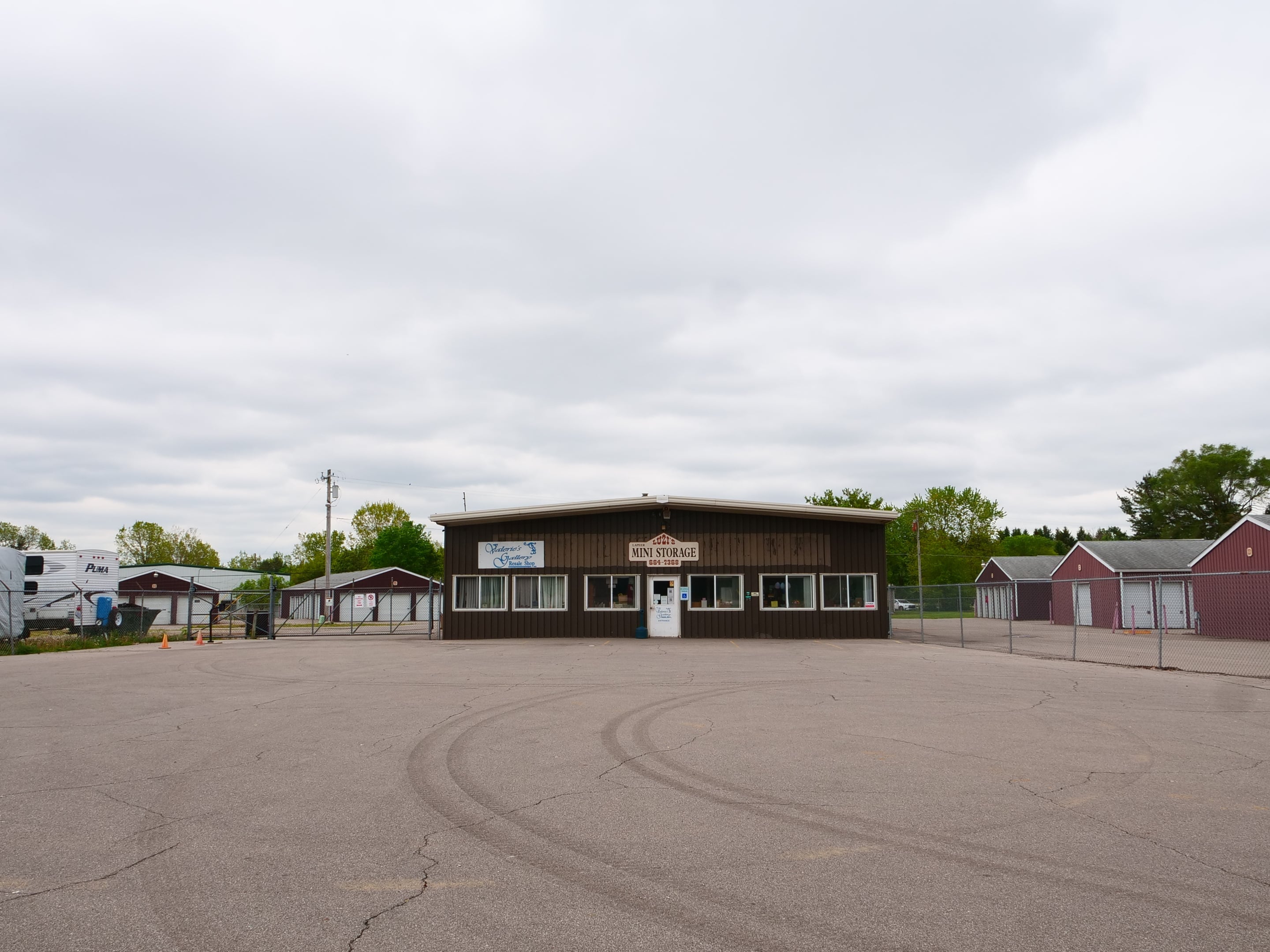 vehicle storage 48446 car boat rv parking